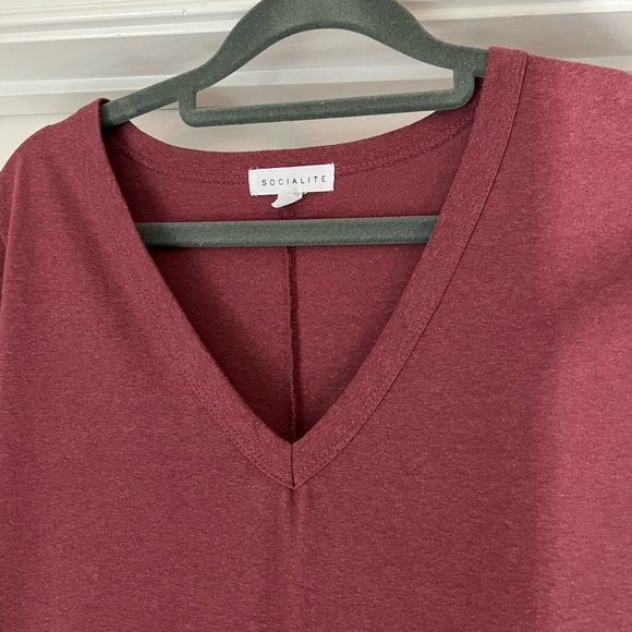 Semi fitted, Wine colored, V Neck, T-shirt dress, with side slit, midi - Picture 4 of 8